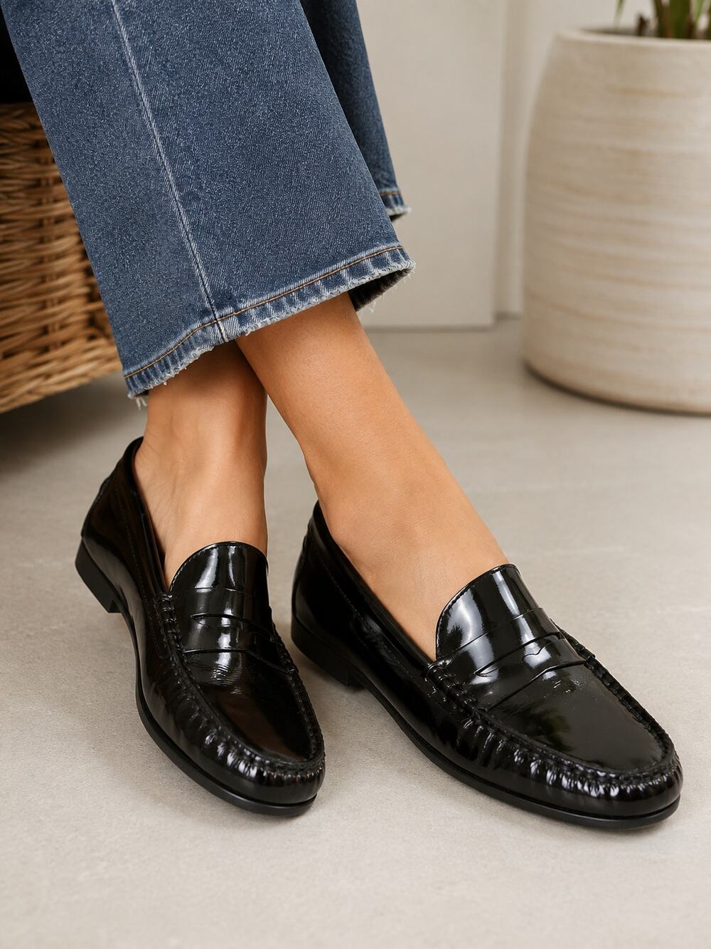 Enzo Angiolini Women's 11 Black Patent Leather Penny Loafers Made in Italy NEW